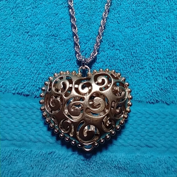 Goldtone intricate scroll design large cut out heart on silvertone rope chain - Picture 1 of 6